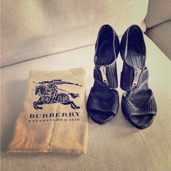 Burberry heels - Picture 2 of 5